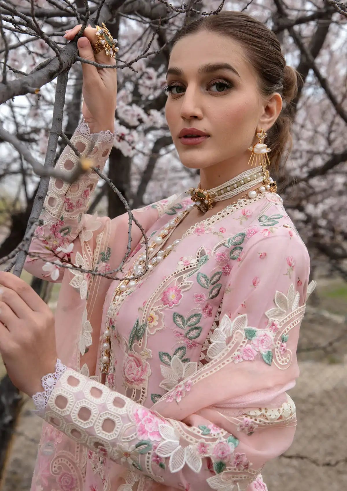 Crimson Luxury Lawn'24 D-05B-Believe In Her-Blush Pink
