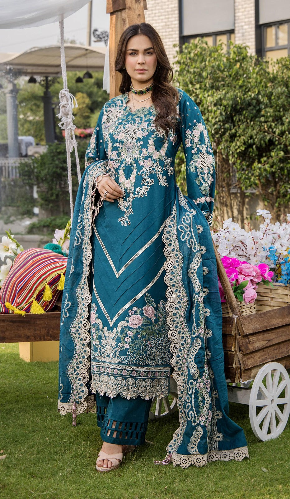 Eshaisha Luxury Lawn'25 Embroidered Teal Set