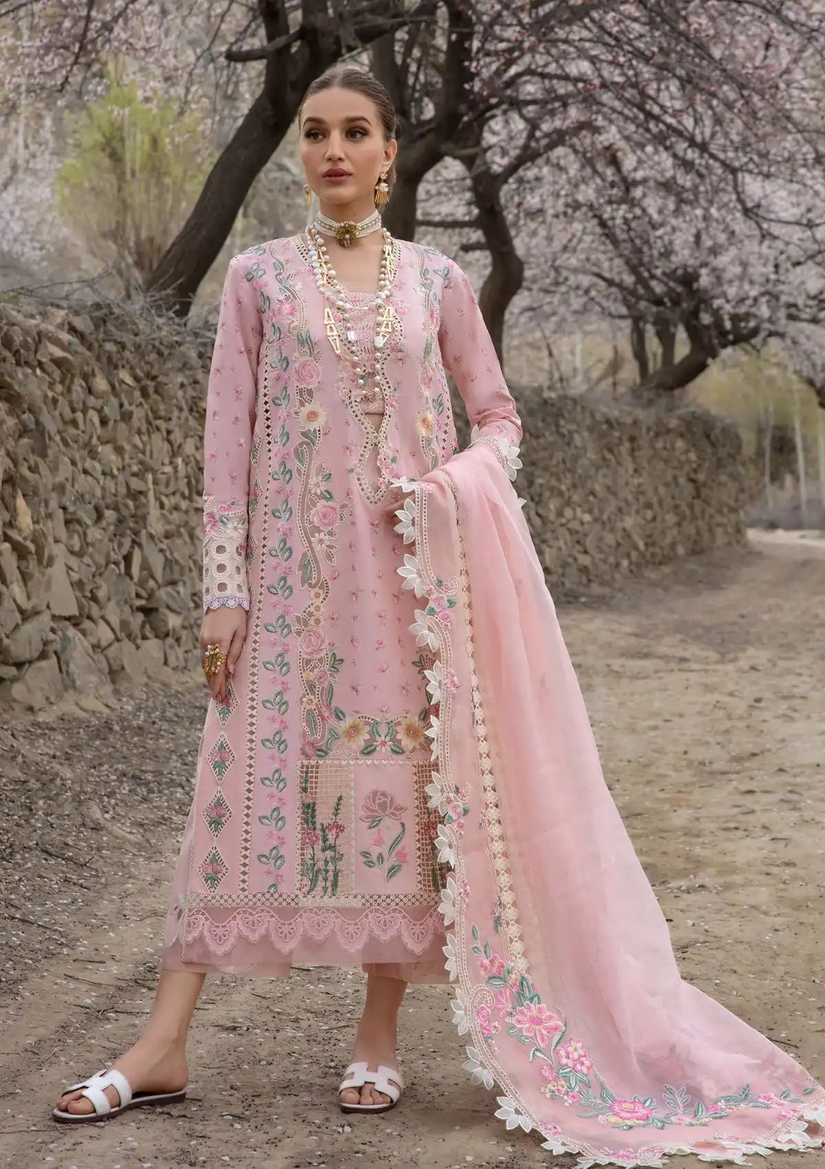 Crimson Luxury Lawn'24 D-05B-Believe In Her-Blush Pink