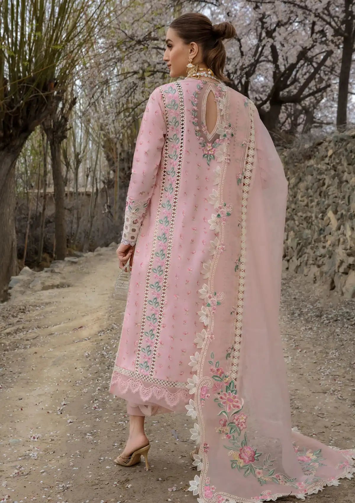 Crimson Luxury Lawn'24 D-05B-Believe In Her-Blush Pink