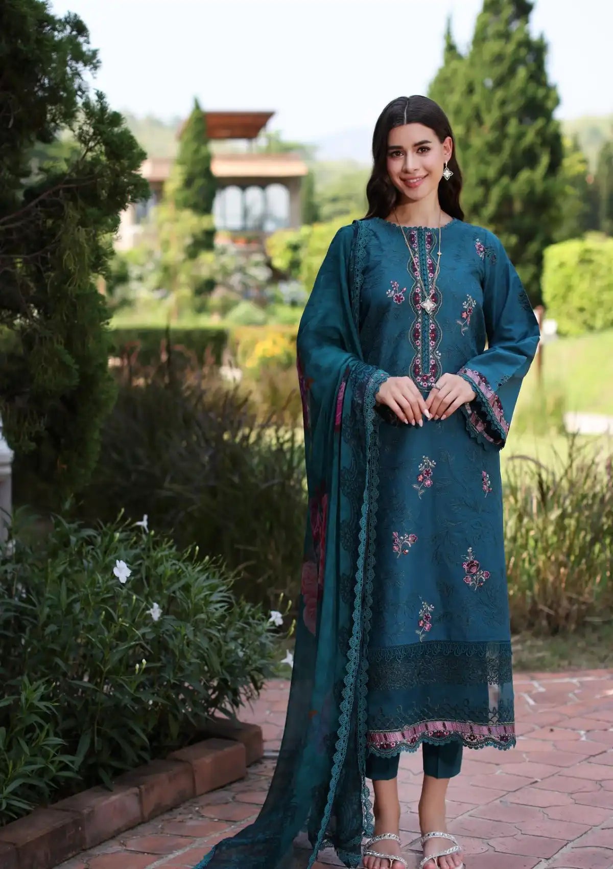 Noor by Saadia Asad Eid Luxe Printkari'24 D-09