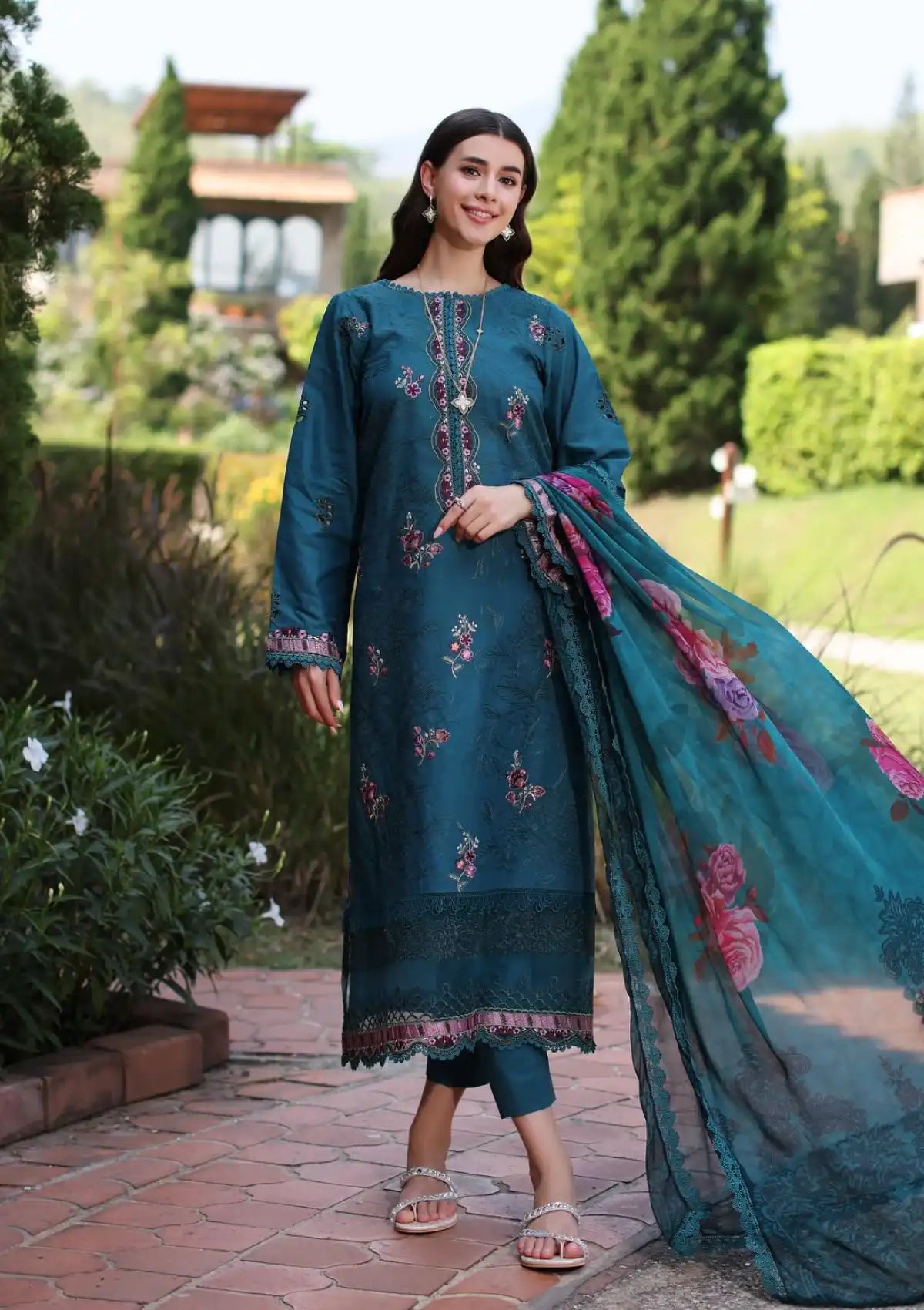 Noor by Saadia Asad Eid Luxe Printkari'24 D-09