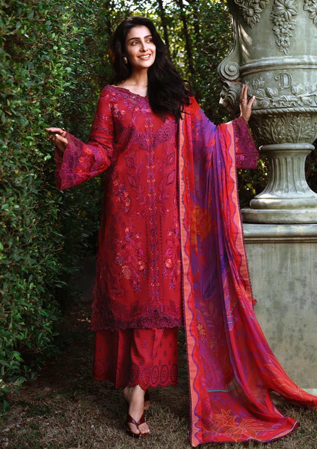 Mushq Amoi Held by Love'26 D-11 Falling Petals