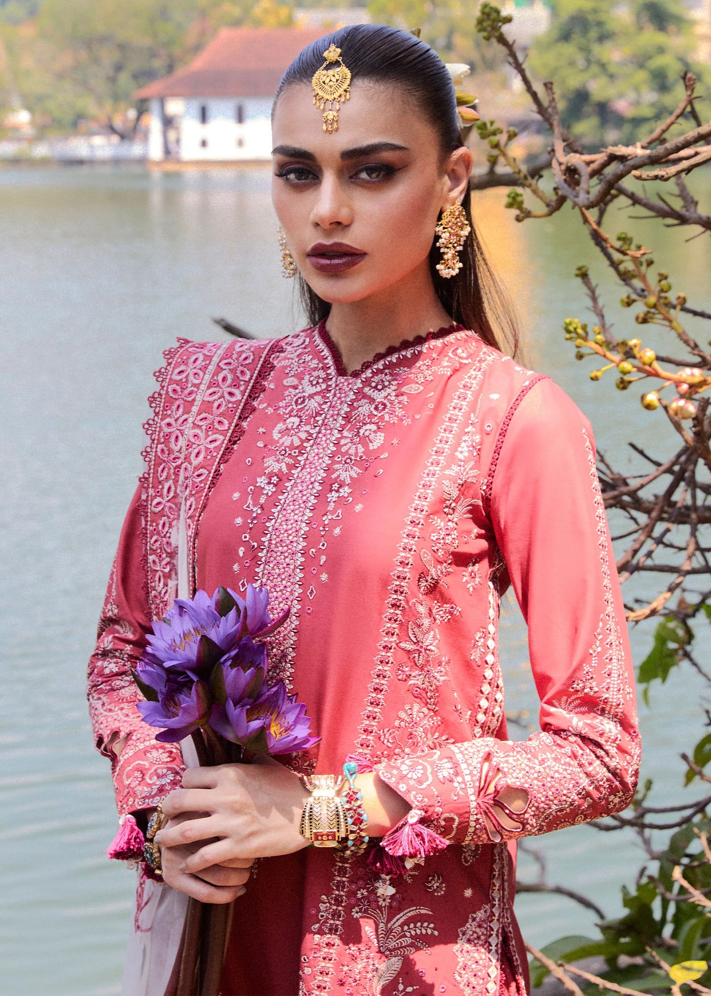 Hussain Rehar Luxury Lawn'25 Flare