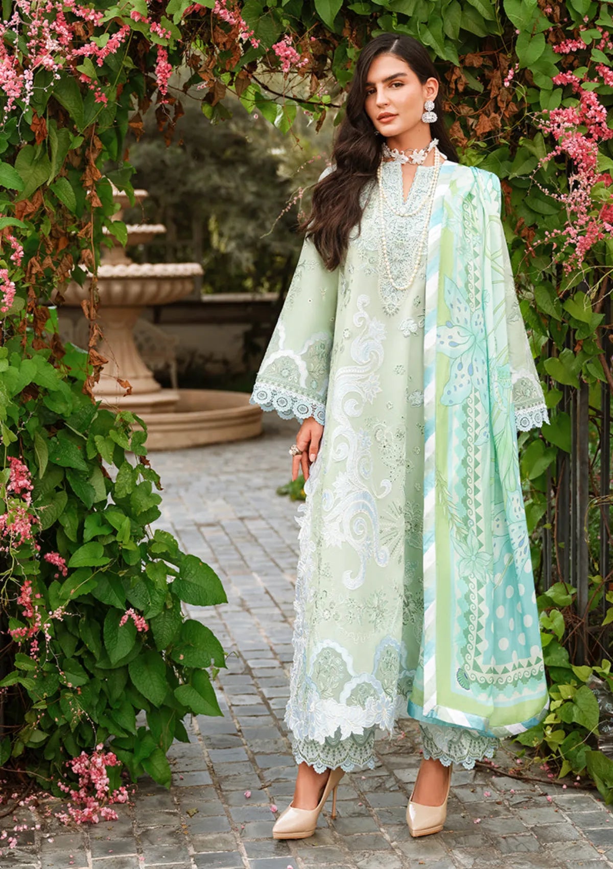 Mushq Amoi Held by Love'26 D-14 Love Escape