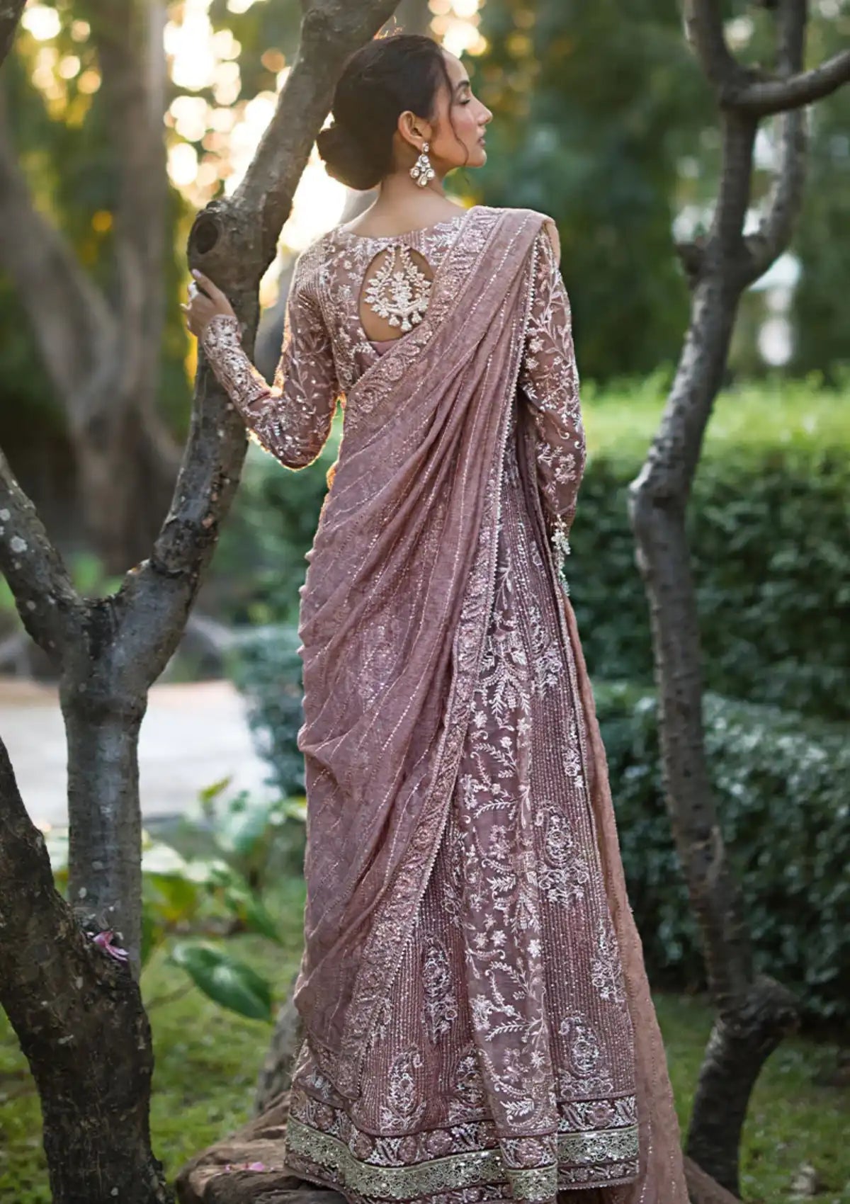 Mushq Roohi Luxury Collection'24 D-05 Vaniya