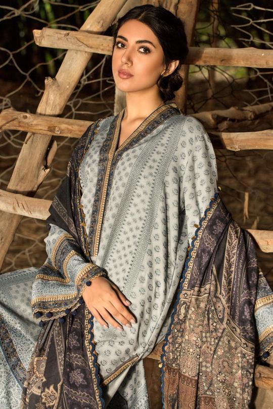 Sobia Nazir Winter Shawl'21 D-7B