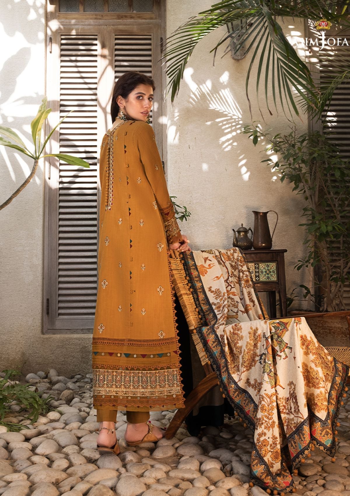 Asim Jofa The Syra Edit Kashmiri Shawl'22 AJK-07