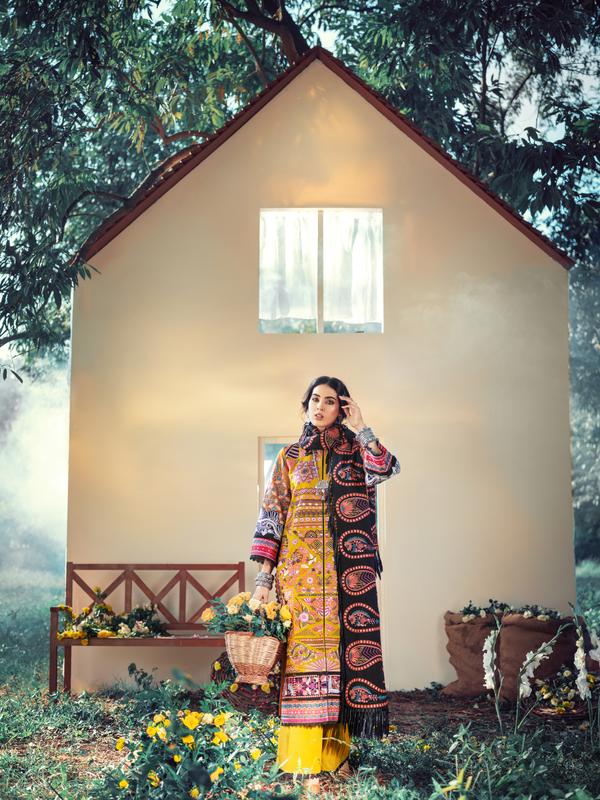 Maryam Hussain Winter'21 Mangolia D-06