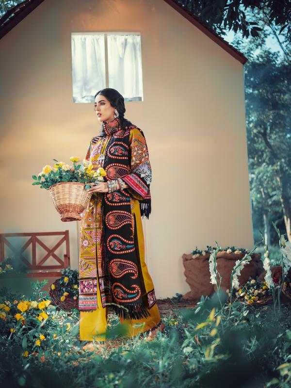 Maryam Hussain Winter'21 Mangolia D-06